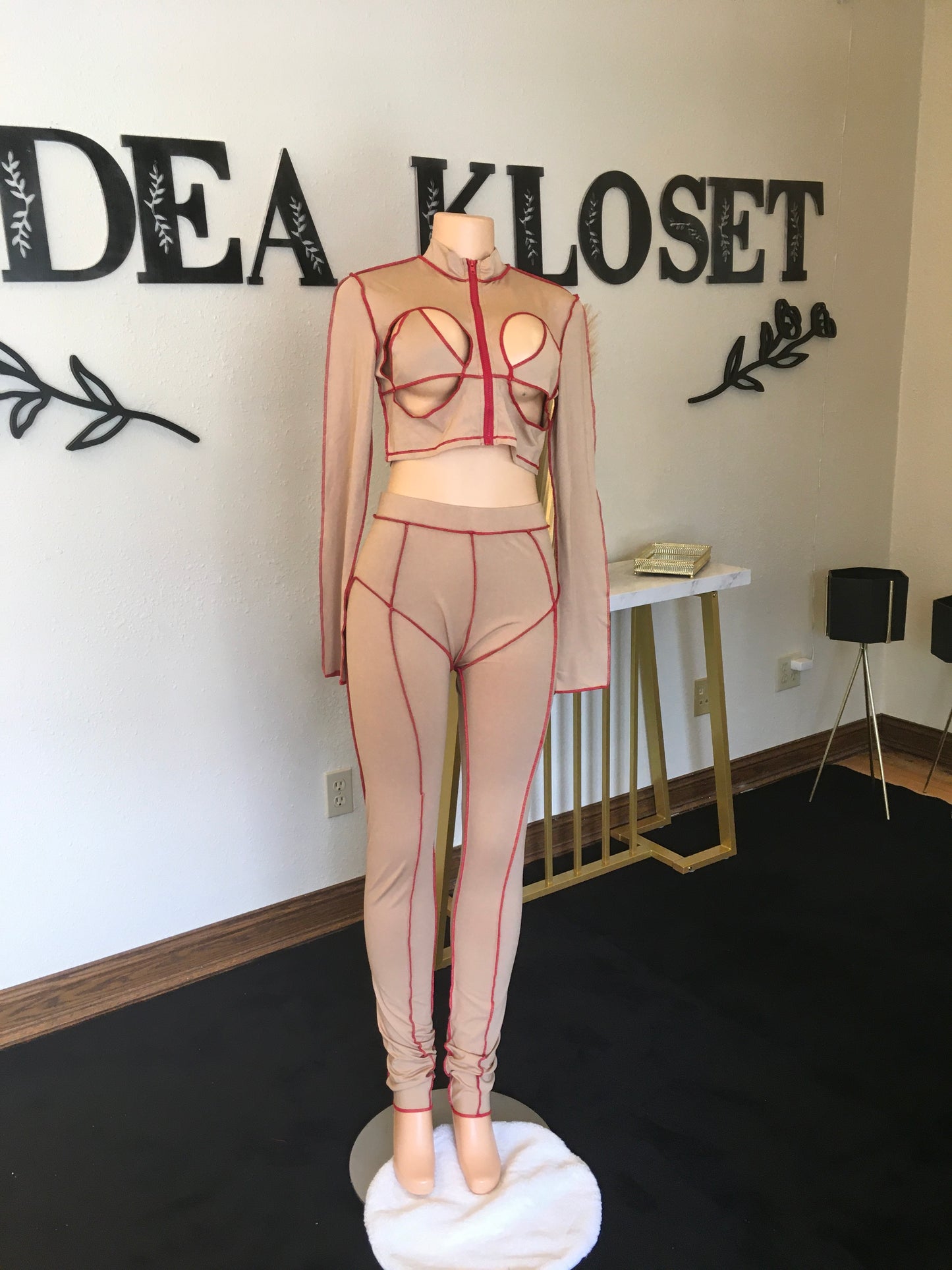 Brown / red pants set
