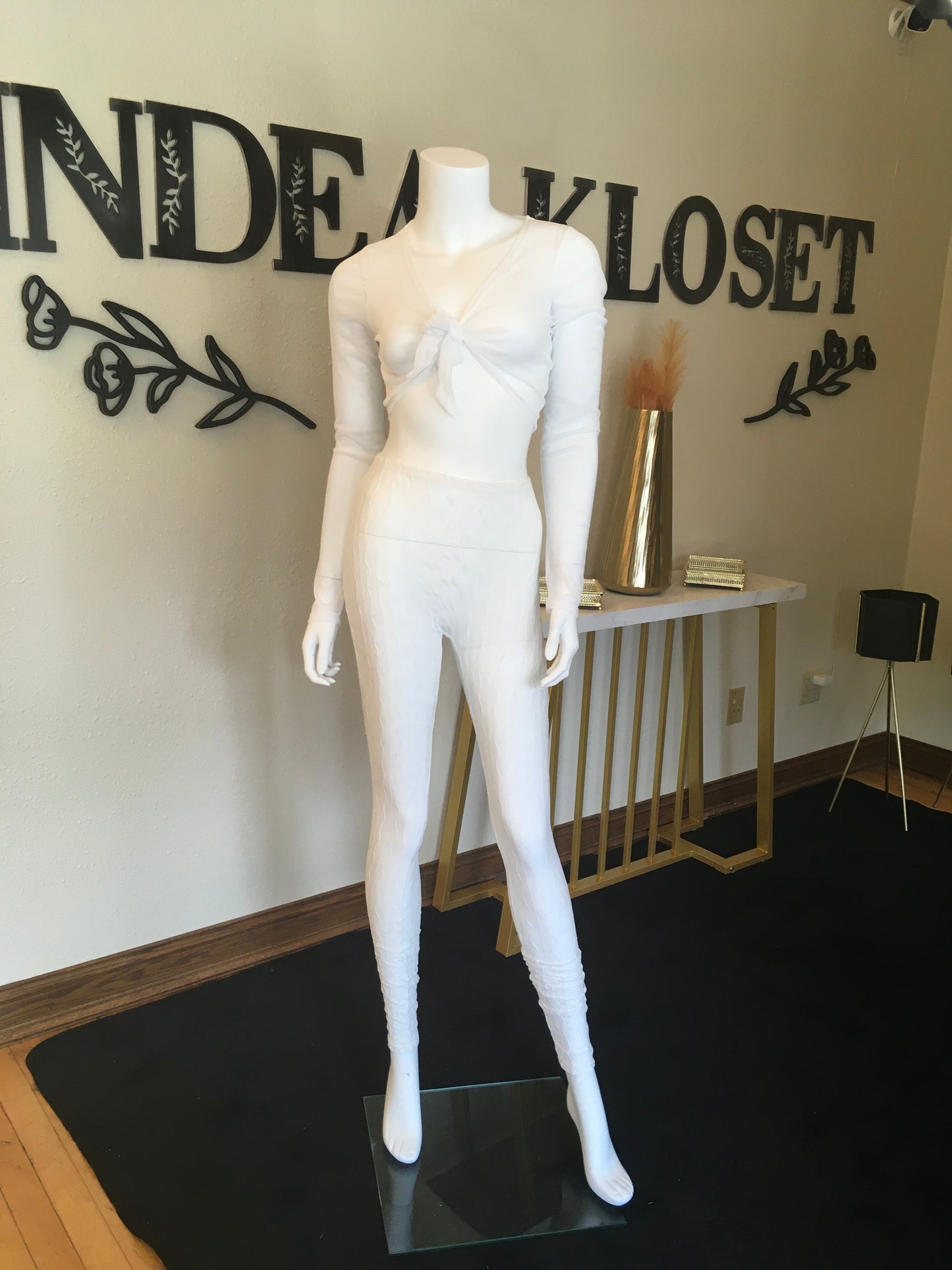 White dolly tie up top set
